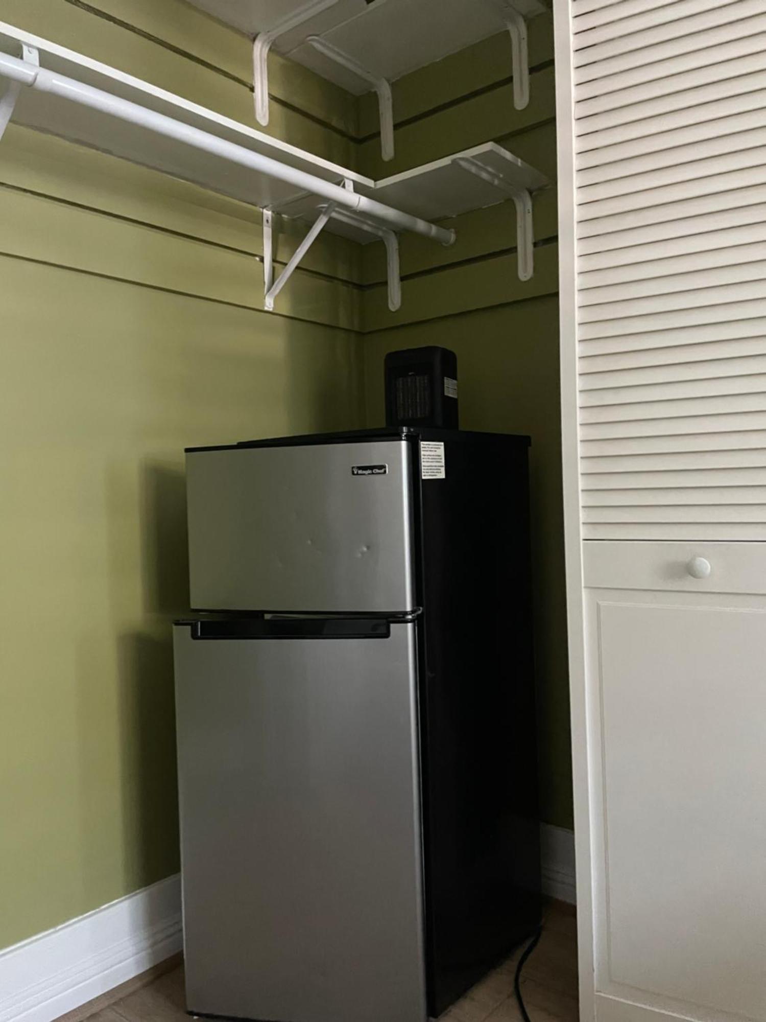 Private Room In Los Angeles With Wifi And Ac And Private Fridge!!! Exterior photo