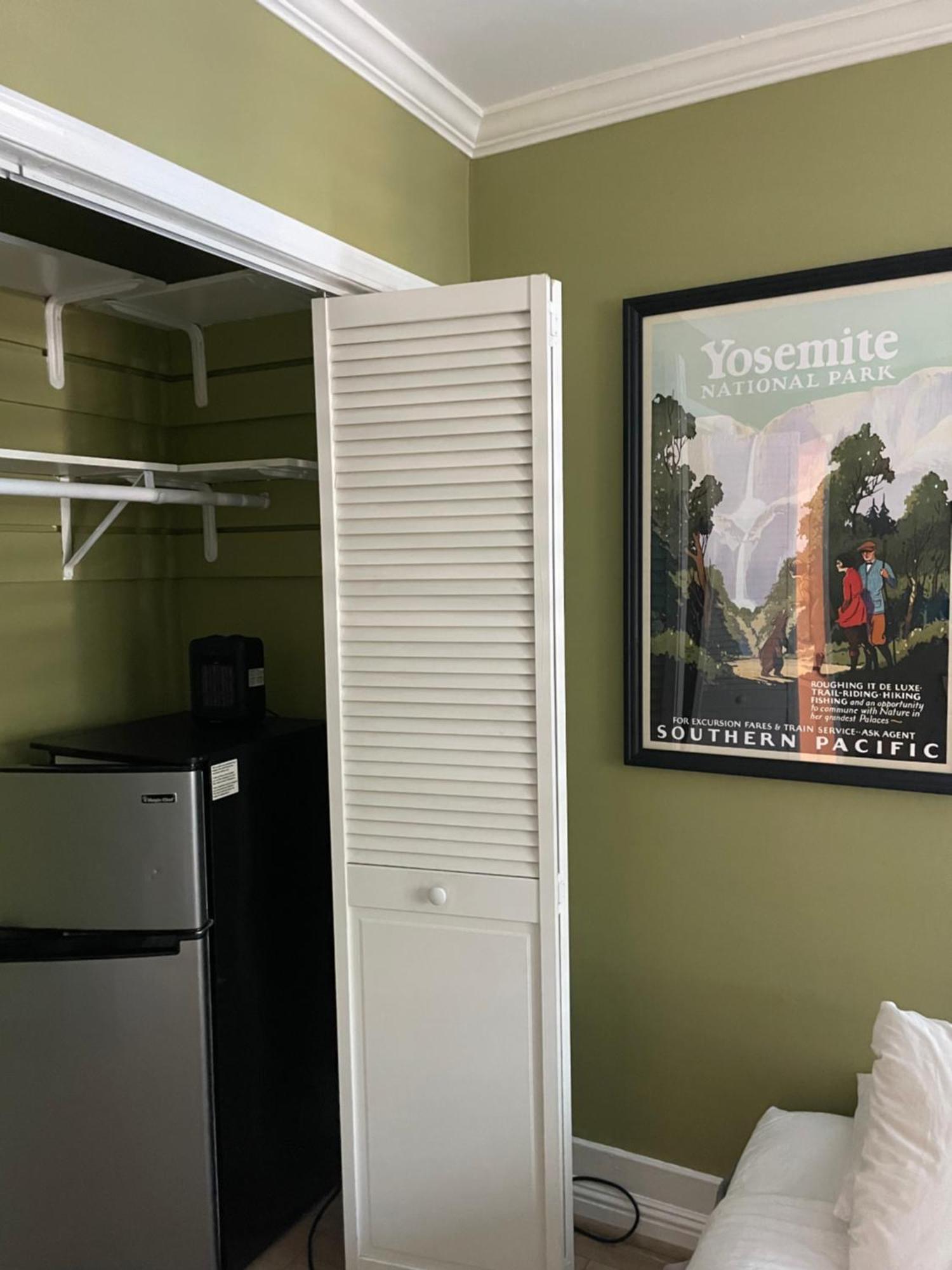 Private Room In Los Angeles With Wifi And Ac And Private Fridge!!! Exterior photo
