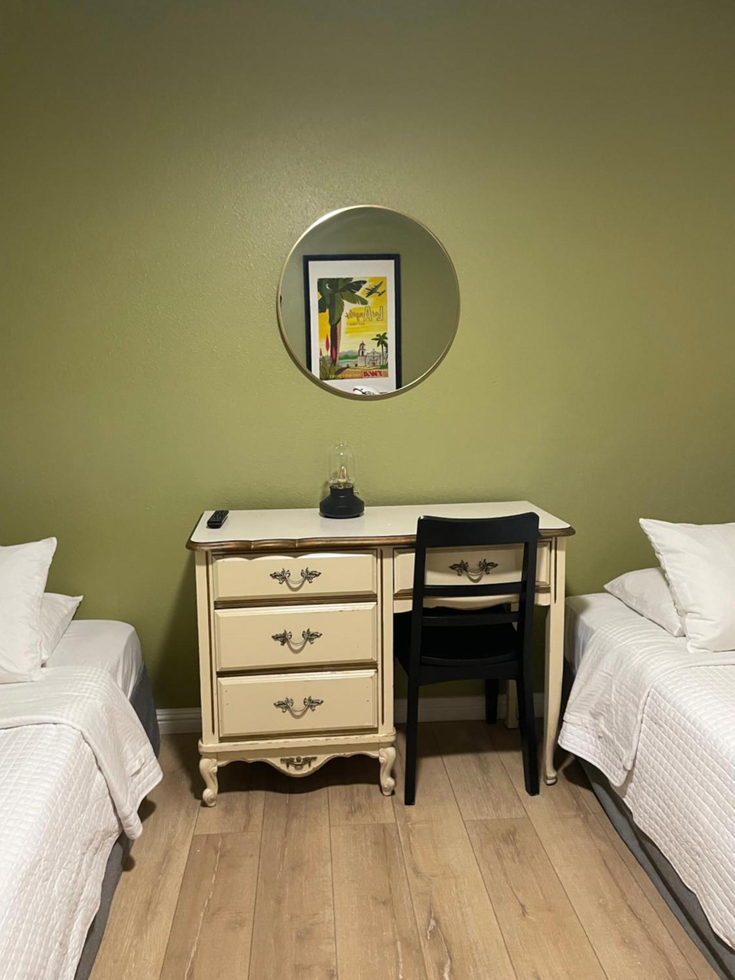 Private Room In Los Angeles With Wifi And Ac And Private Fridge!!! Exterior photo